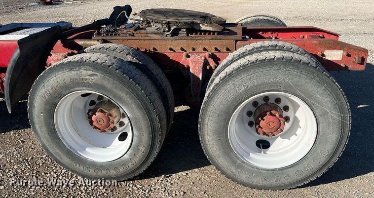 image for item DR7273 1996 Freightliner FLD  semi truck