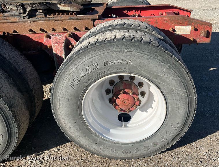 image for item DR7273 1996 Freightliner FLD  semi truck