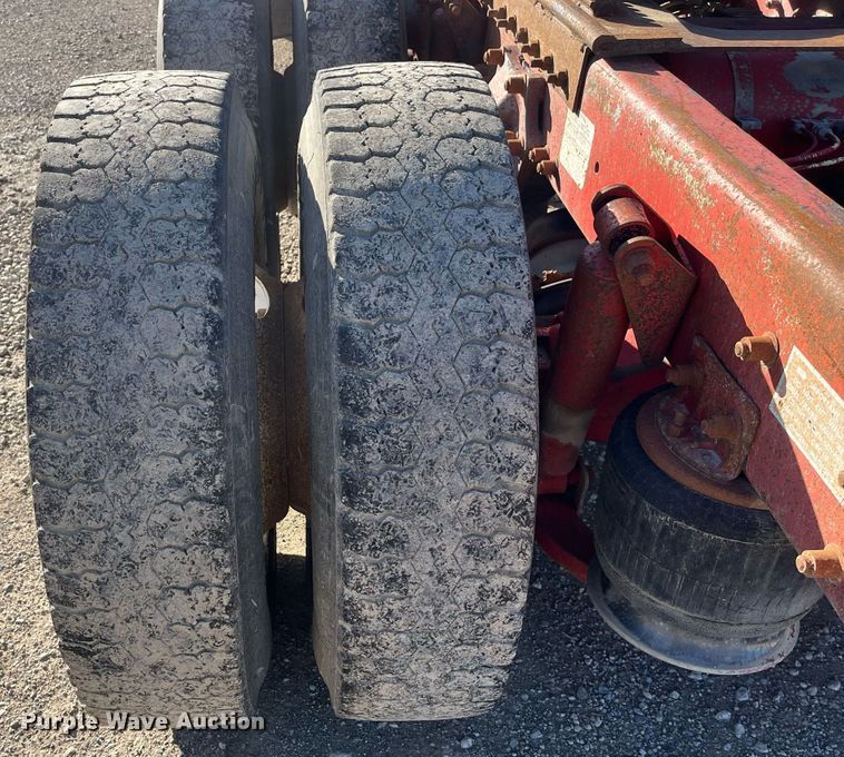 image for item DR7273 1996 Freightliner FLD  semi truck