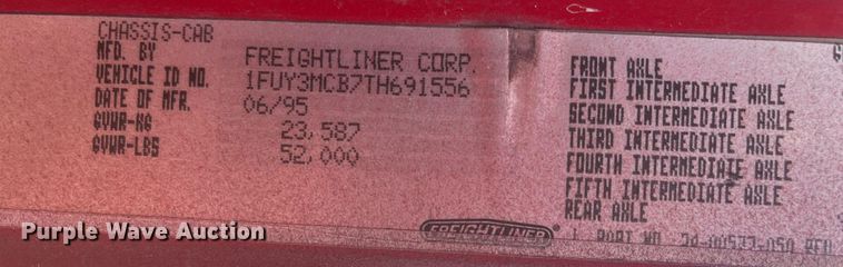 image for item DR7273 1996 Freightliner FLD  semi truck