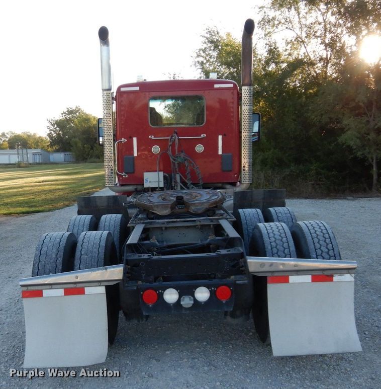 image for item DS1443 2015 Kenworth T880  semi truck