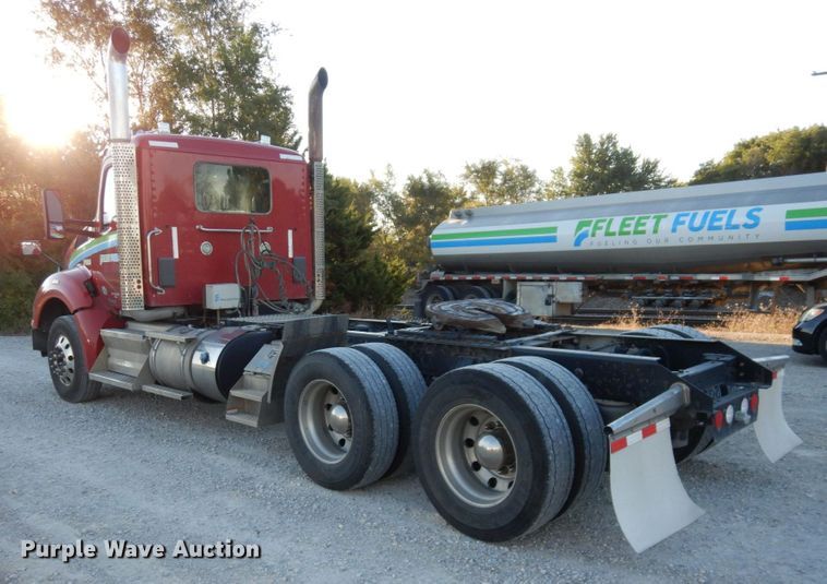 image for item DS1443 2015 Kenworth T880  semi truck