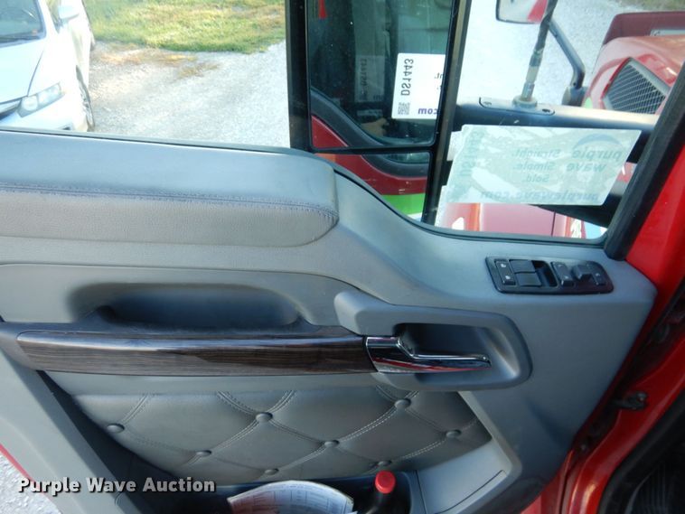 image for item DS1443 2015 Kenworth T880  semi truck