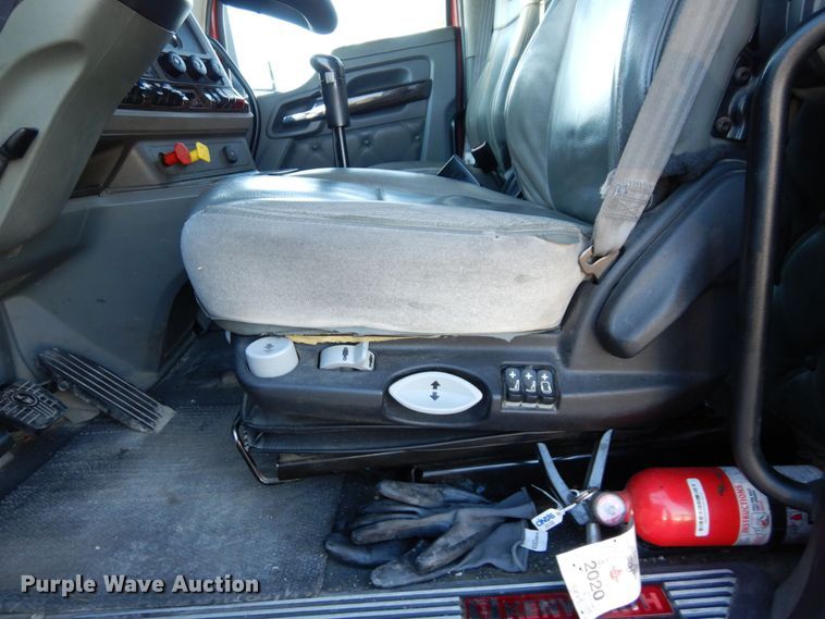 image for item DS1443 2015 Kenworth T880  semi truck