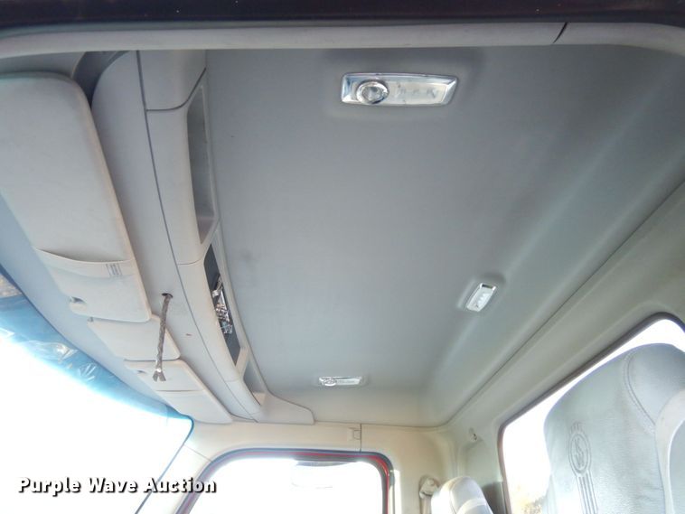 image for item DS1443 2015 Kenworth T880  semi truck