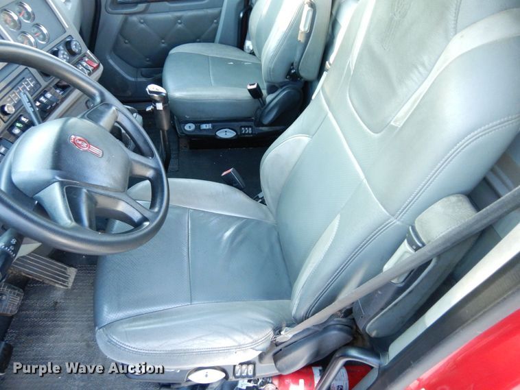 image for item DS1443 2015 Kenworth T880  semi truck