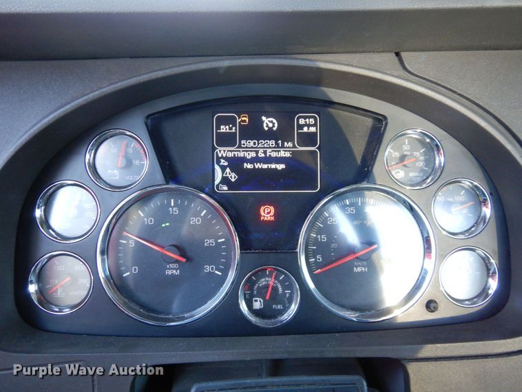 image for item DS1443 2015 Kenworth T880  semi truck