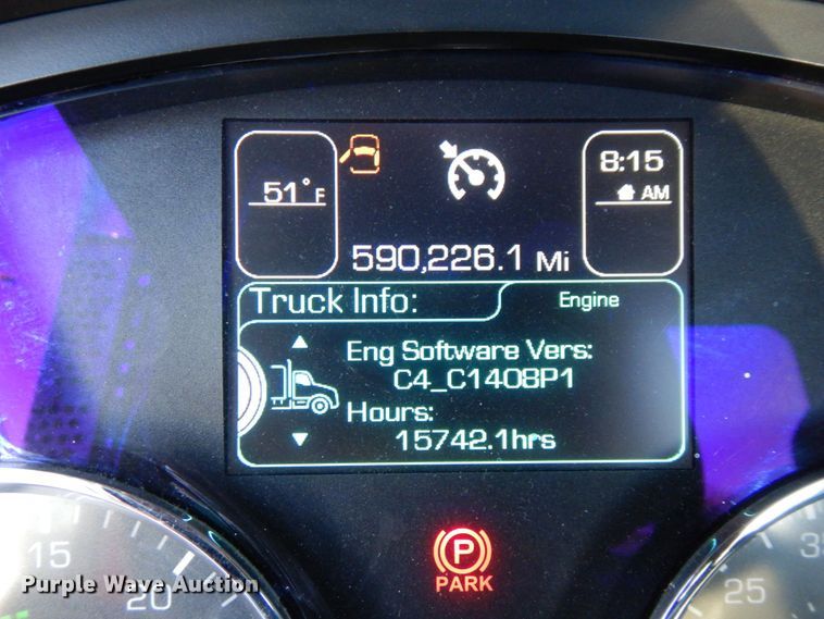 image for item DS1443 2015 Kenworth T880  semi truck