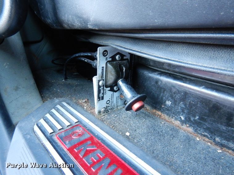 image for item DS1443 2015 Kenworth T880  semi truck