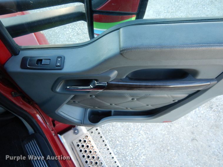 image for item DS1443 2015 Kenworth T880  semi truck