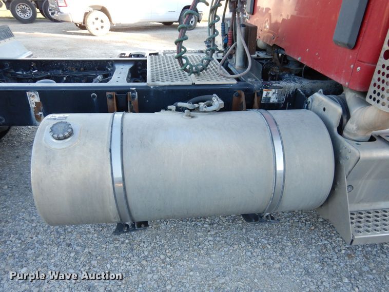 image for item DS1443 2015 Kenworth T880  semi truck