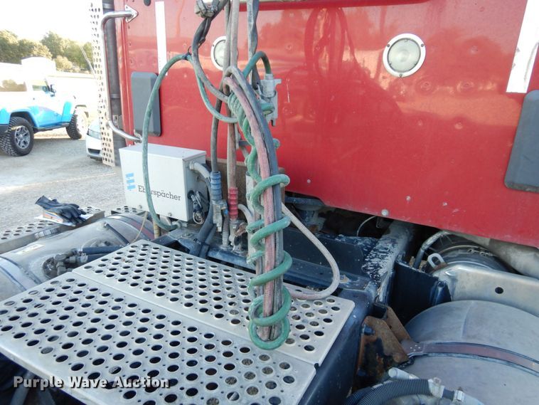 image for item DS1443 2015 Kenworth T880  semi truck