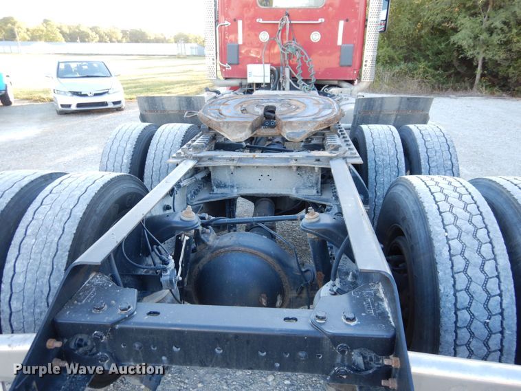 image for item DS1443 2015 Kenworth T880  semi truck