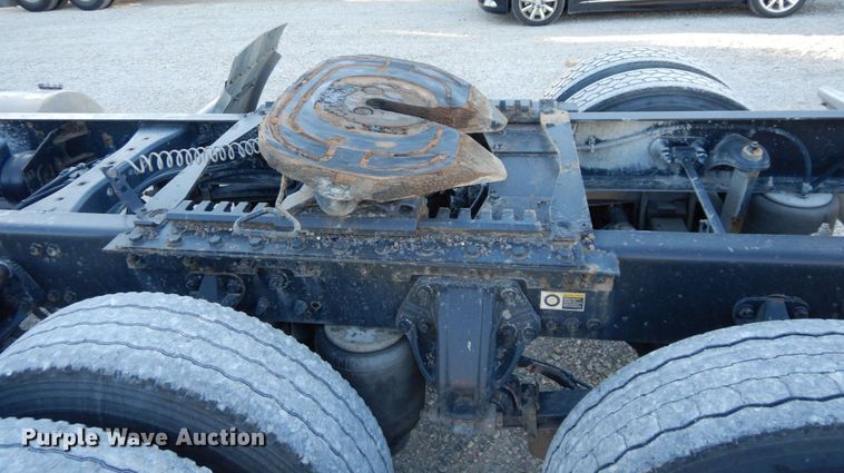 image for item DS1443 2015 Kenworth T880  semi truck