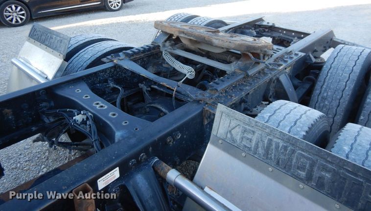 image for item DS1443 2015 Kenworth T880  semi truck