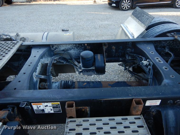 image for item DS1443 2015 Kenworth T880  semi truck