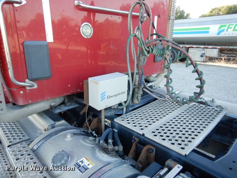 image for item DS1443 2015 Kenworth T880  semi truck