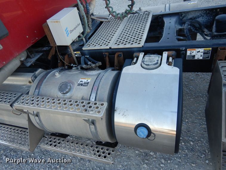 image for item DS1443 2015 Kenworth T880  semi truck