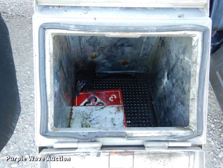 image for item DS1443 2015 Kenworth T880  semi truck