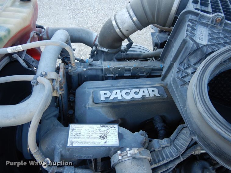 image for item DS1443 2015 Kenworth T880  semi truck