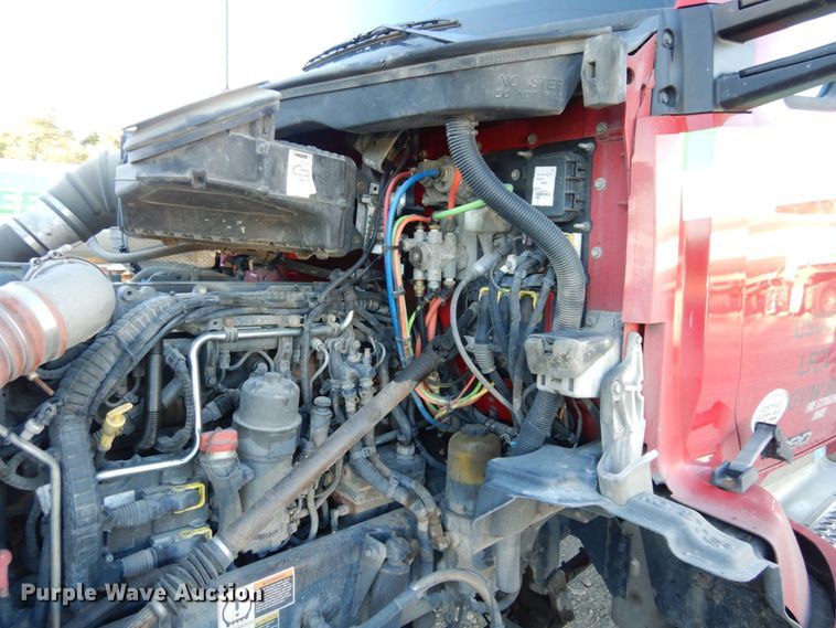 image for item DS1443 2015 Kenworth T880  semi truck