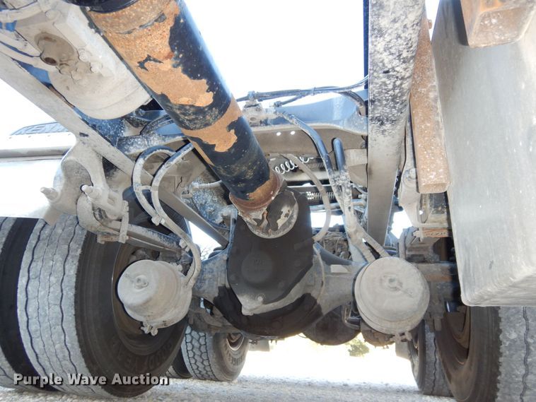 image for item DS1443 2015 Kenworth T880  semi truck