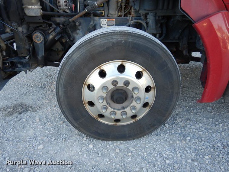 image for item DS1443 2015 Kenworth T880  semi truck