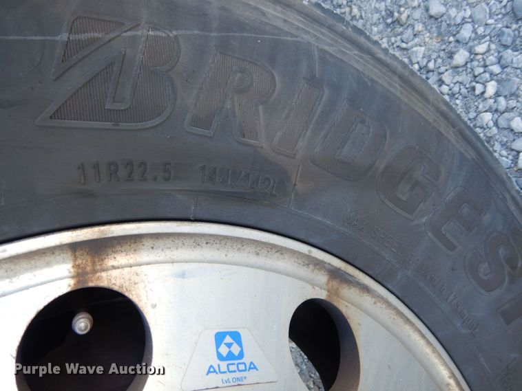 image for item DS1443 2015 Kenworth T880  semi truck