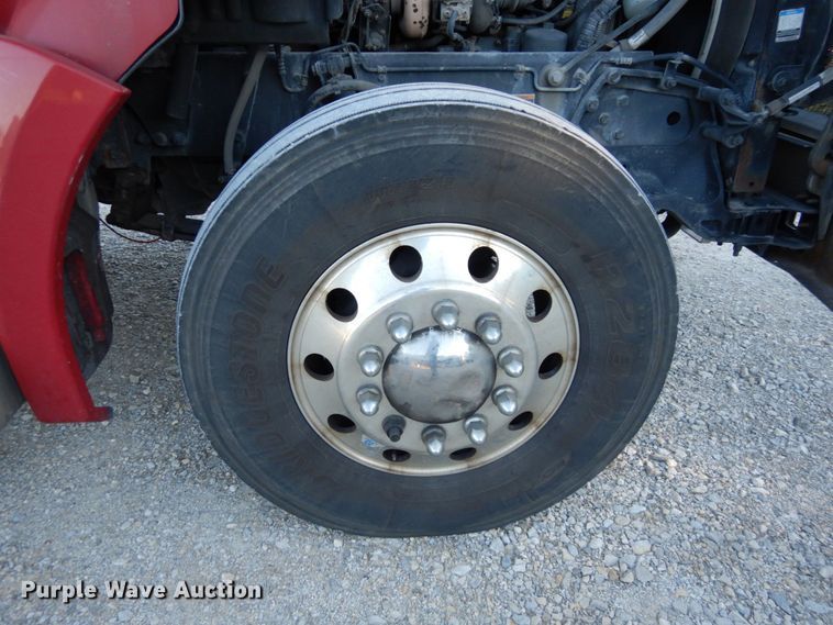 image for item DS1443 2015 Kenworth T880  semi truck