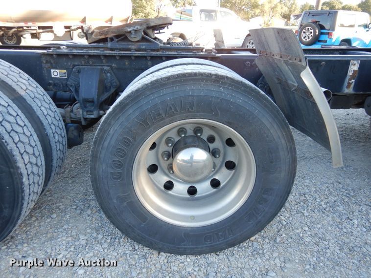 image for item DS1443 2015 Kenworth T880  semi truck