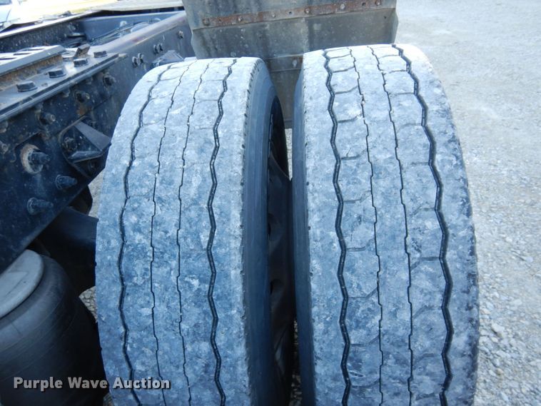 image for item DS1443 2015 Kenworth T880  semi truck