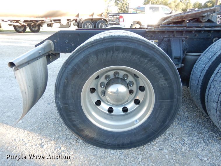 image for item DS1443 2015 Kenworth T880  semi truck