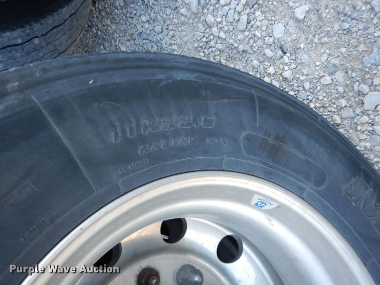 image for item DS1443 2015 Kenworth T880  semi truck