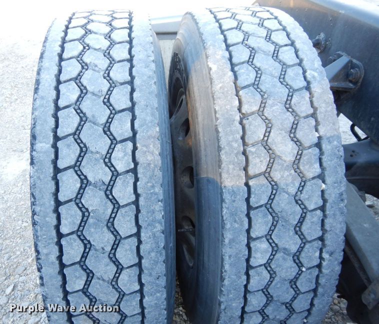 image for item DS1443 2015 Kenworth T880  semi truck