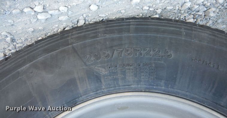 image for item DS1443 2015 Kenworth T880  semi truck