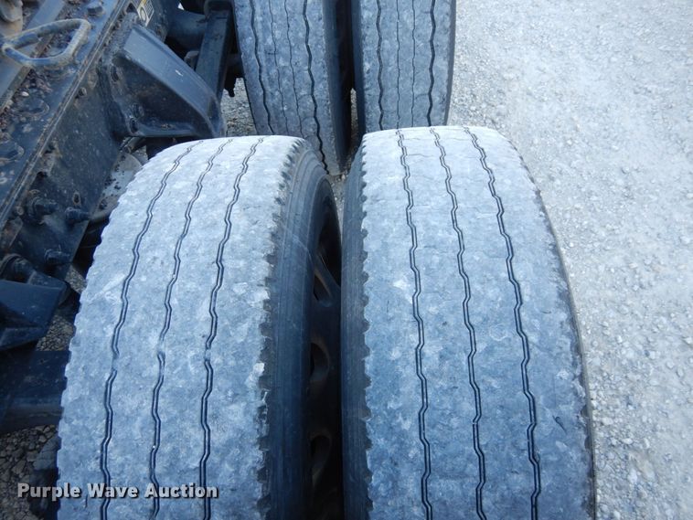 image for item DS1443 2015 Kenworth T880  semi truck