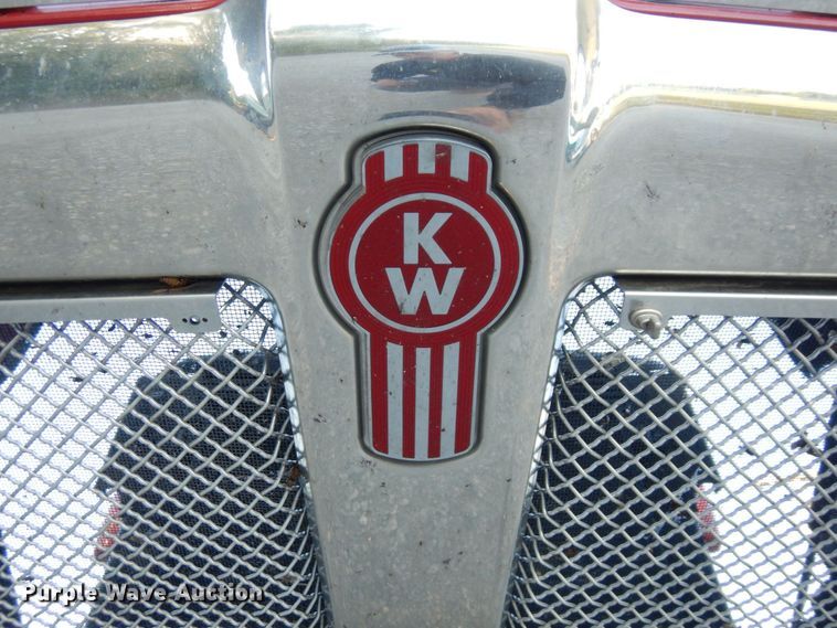 image for item DS1443 2015 Kenworth T880  semi truck