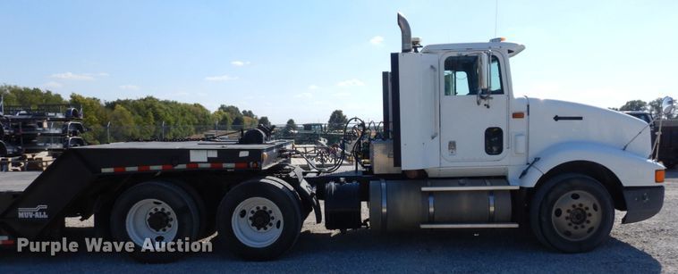 image for item DS1463 1996 International 9400  semi truck