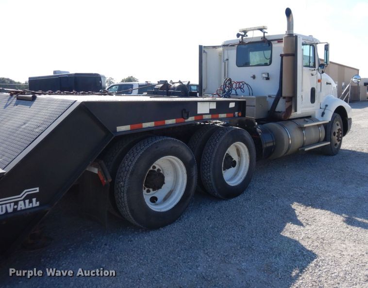 image for item DS1463 1996 International 9400  semi truck