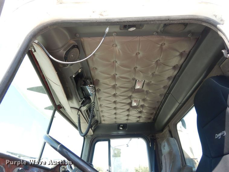 image for item DS1463 1996 International 9400  semi truck