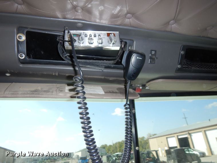 image for item DS1463 1996 International 9400  semi truck