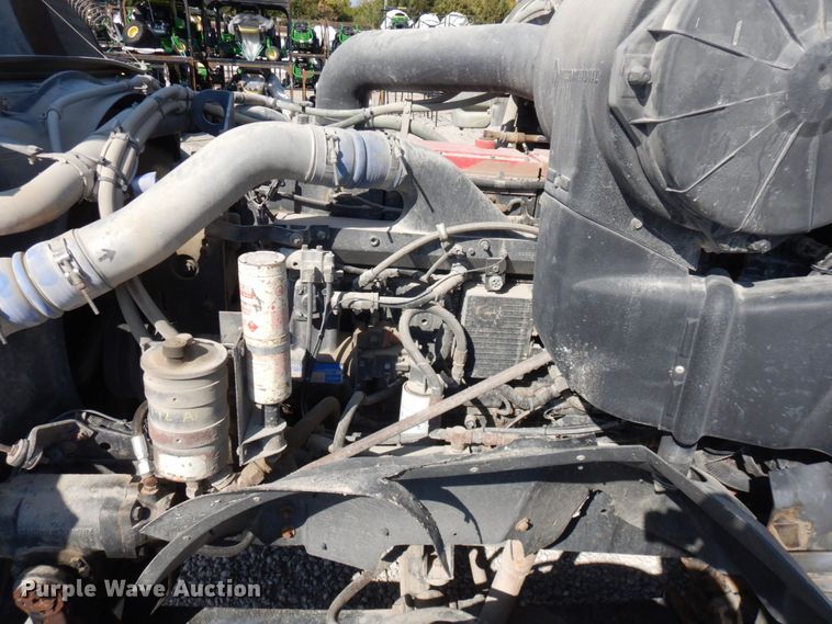 image for item DS1463 1996 International 9400  semi truck