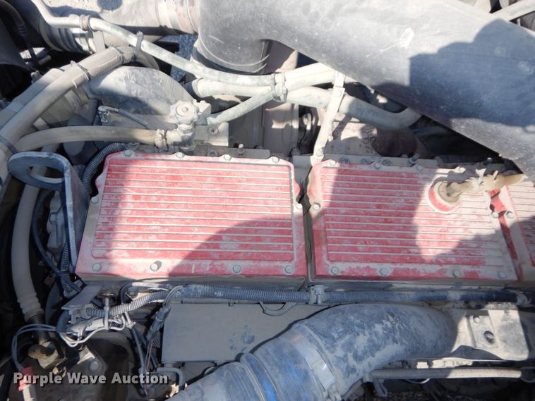 image for item DS1463 1996 International 9400  semi truck