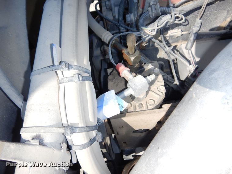 image for item DS1463 1996 International 9400  semi truck