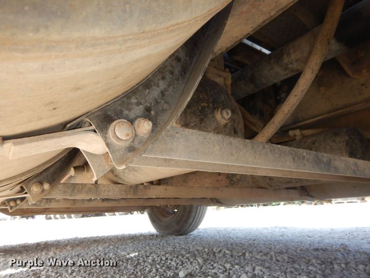 image for item DS1463 1996 International 9400  semi truck