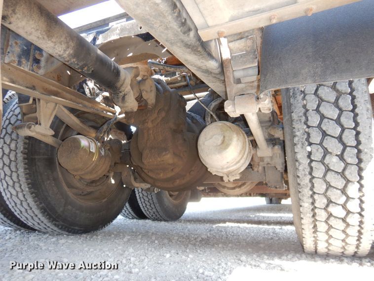 image for item DS1463 1996 International 9400  semi truck