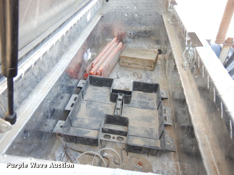 image for item DS1463 1996 International 9400  semi truck