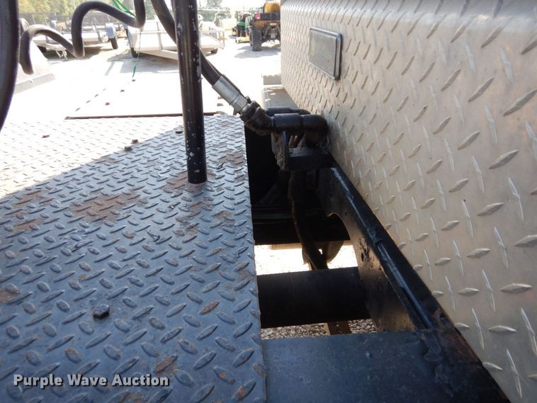 image for item DS1463 1996 International 9400  semi truck