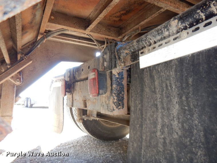 image for item DS1463 1996 International 9400  semi truck