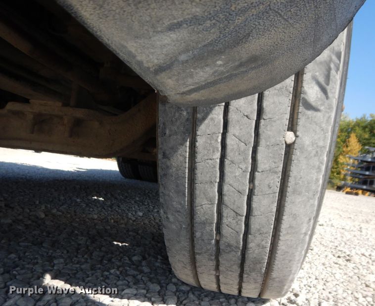 image for item DS1463 1996 International 9400  semi truck